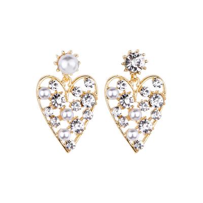 China FASHIONABLE earring set with diamond fashion temperament allergy pearl style the new heart free earring for sale