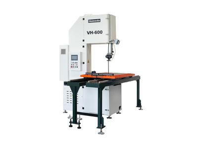 China Taiwan 0.75 KW Hydraulic Motor CNC Vertical Band Saw 30kw VH0615-30 15HP Chip Collector for sale