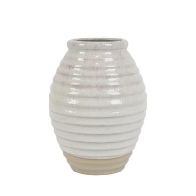 China Eco-Friendly Home Decoration Vintage Ceramic Vase Of White Flowers for sale