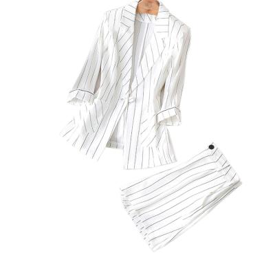 China Anti-Wrinkle Women's Black And White Striped Slim 2 Piece Set Broad Shoulder Blazer + Pants Shorts Suits for sale