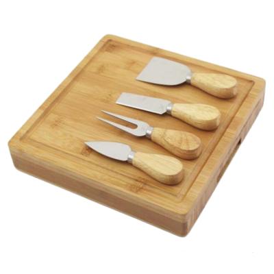 China Sustainable Square Bamboo Food Chopper Cheese Cutting Board With Cutlery Knife Set for sale