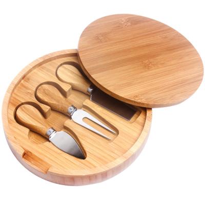 China Sustainable Round Cheese Chopper Knife Set Bamboo Cheese Cutting Board With Dome Cover for sale