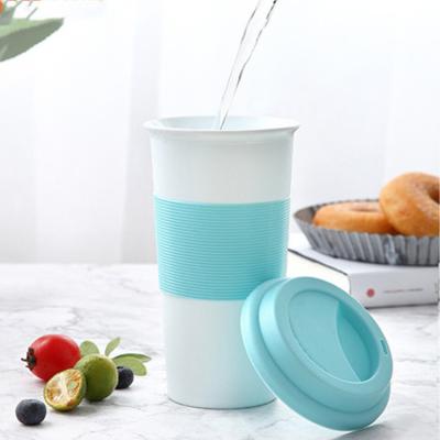 China Sustainable Plastic Water Cup PP Outdoor Practical Coffee Cup Large Capacity Water Cup With Silicone Cover for sale