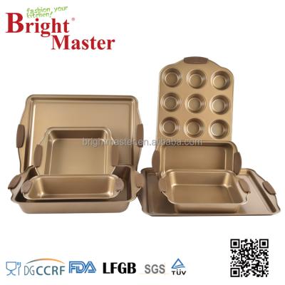 China Sustainable 8pcs Nonstick Carbon Steel Gold Bakeware Set With Silicone Handle for sale