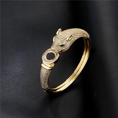 China SL-AG009 Fashionable Luxury Jewelry Personality 18K Gold Gold Plated Cubic Zirconia Leopard Bangle Micro Paved Copper Head Bracelet for sale