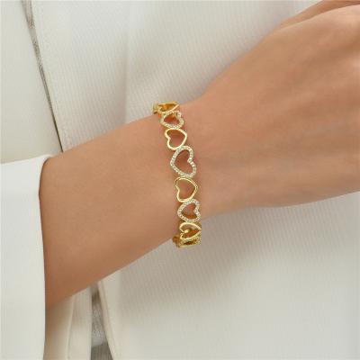 China SL-AG027 2022 Trendy 18K Gold Plated Adjustable Heart Cuff Bracelets Hollow Out Heart Open Bangle For Women for sale