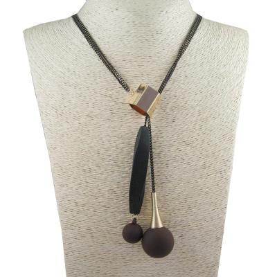 China Charming And Fashionable New Arrival Elegant Women Faceted Geometric Wooden Chains Jewelry Pendant Necklace for sale