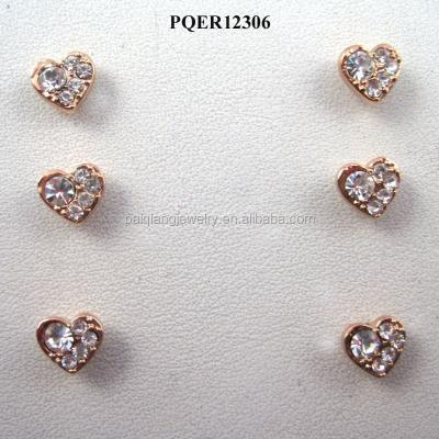 China Wholesale High Quality Low Price Fashion Gold Rhinestone Heart Stud Earrings Charming and Fashionable for sale