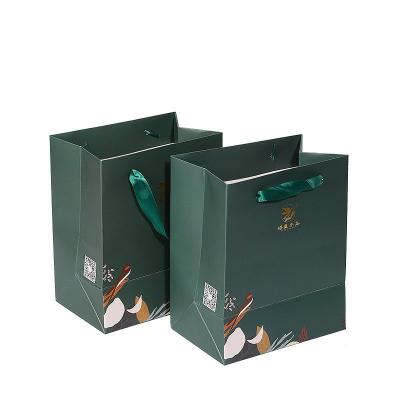 China Gold Foil Customized Logo Recyclable Luxury Paper Shopping Bag With Rope Handle for sale