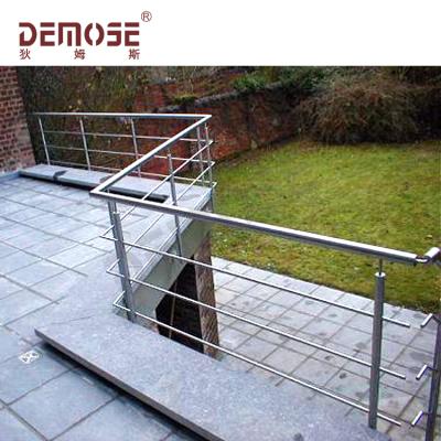 China Modern Cheap Design Stainless Steel Balcony Grill / Outdoor Pillar Wire Railing Design for sale