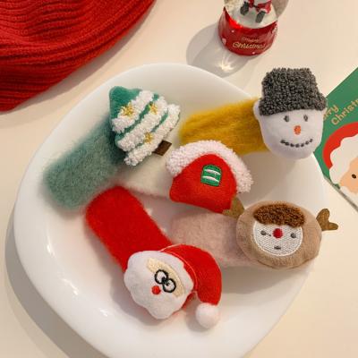 China Santa Twist Headwear Hairgrips For Christmas Winter Candy Hair Clips Cartoon Soft Korean Knitting Cute Girls for sale