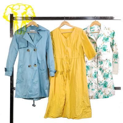 China High grade occasion clothes ladies cotton trench coat korean bales ukay ukay preloved branded clothes grade 1 clothing used in bales for sale