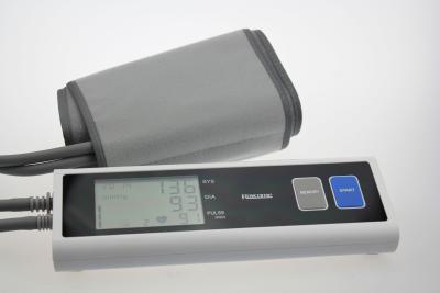 China Pocketable Digital Sphygmomanometer With Lithium Battery , Automatic bp Monitor for sale