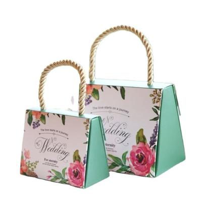 China Recycled Materials Logo Custom Clothing Packaging Paper Bags for sale