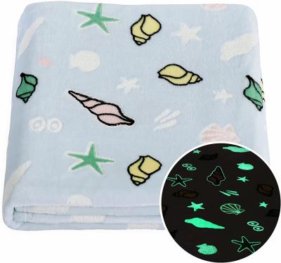 China Anti-pull heavy blankets are printed with starfish and shell that glow at night for sale