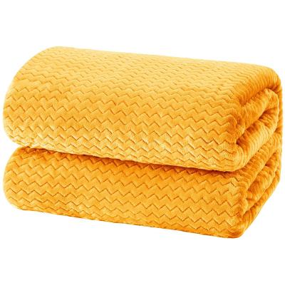 China Anti Static Fleece Throw Blankets Yellow Single Size Fluffy Flannel Travel Blankets for sale