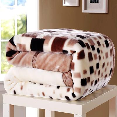 China Mink Micro Raschel Throw Blanket Wearable Super Silky Soft for sale