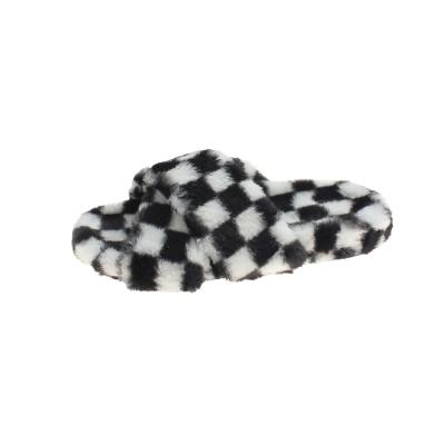 China New Winter Plaid Color Matching Lightweight Female Fur Plush Slipper Warm Fluffy Shoes For Women for sale