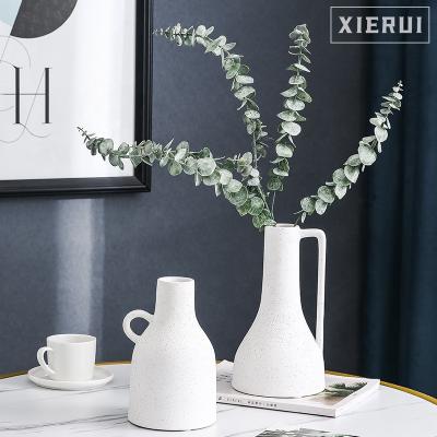 China Simple Modern Minimalist Ceramic Tabletop Ornament and Nordic White Porcelain Vase Bud Vase for Hotel Home Decor for sale