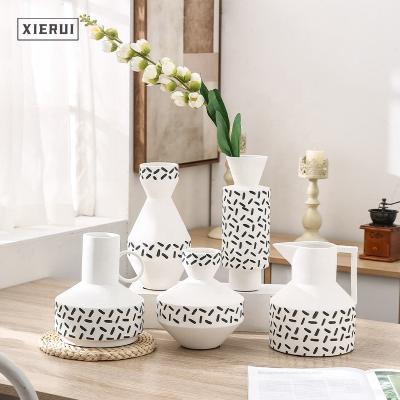 China Wholesale Minimalist CIA Art White Hand Gilded Porcelain Bud Set Ornaments Creative Luxury Modern Nordic Ceramic Flower Vase For Home Decor for sale