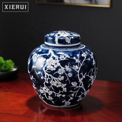 China Traditional Chinese Porcelain Hand Painted Blue And White Ornaments Antique Ceramic Ginger Jar With Lid For Home Decor for sale