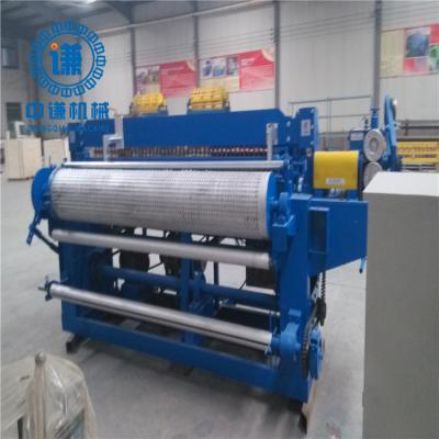 China Hotels Galvanized Wire Mesh Welding Machine In Roll for sale