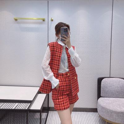 China Autumn High-end Women's Plaid Woven Woolen Temperament Age-Reduced Plaid Waist Thin Coat Spring Waterproof And Vest for sale