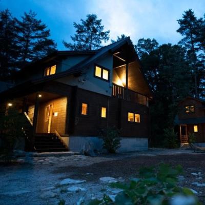 China FSC and ISO9001 modern pine, 2 floors, prefab wooden chalet /cottage/house angara villa for sale