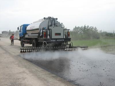 China ZZ1167M4611W het Materiaal van de asfaltwegenbouw/de Vrachtwagen van de Bitumenspuitbus Te koop