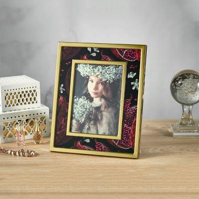 China Eco-friendly wholesale luxury baby first year table picture photo frame metal for living room for sale