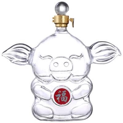 China Chinese Animal Shape Bottle Glass Pig Beverage Animal Zodiac Decanter For Wine for sale