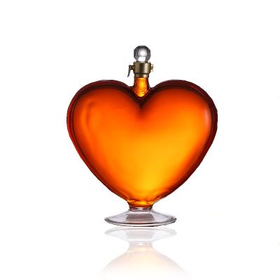 China Beverage Heart Shape Glass Wine Bottle Borosilicate Heart Wine Decanter for sale