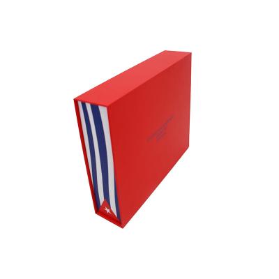 China Handmade Custom Logo Luxury Folding Cardboard Gift Boxes With Magnetic Closure Lid for sale