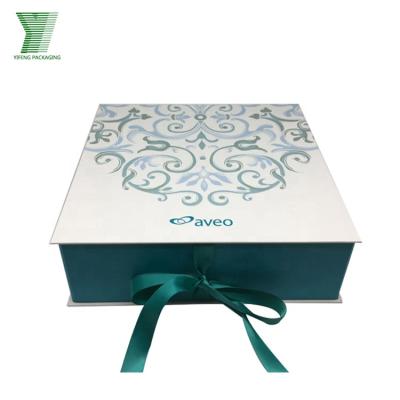 China Recyclable Custom Luxury Foldable Magnetic Gift Boxes Packaging For Clothing for sale