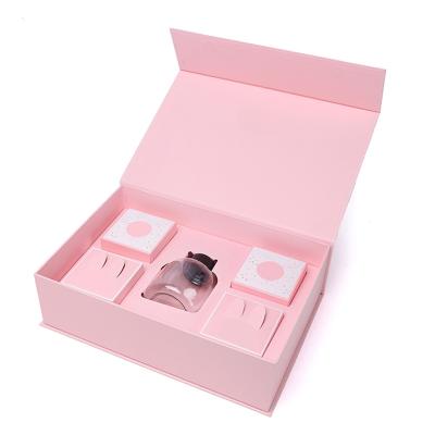 China Custom Recycled Pink Magnet Cardboard Paper Folding Cosmetic Packaging Gift Boxes With Magnet Closure for sale