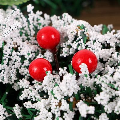 China Cheap White Christmas Decoration 2021 Best Feather Berry Christmas Wreath With Lights for sale