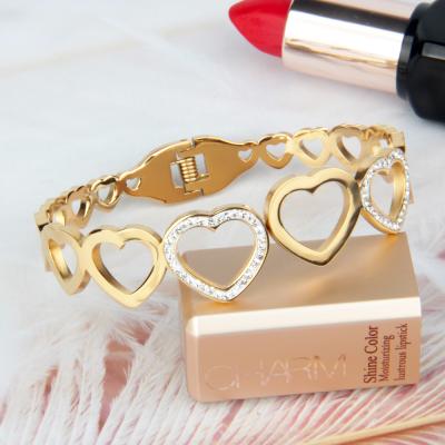 China Vintage exaggerated atmosphere ladies party gift accessories hollow out diamond stainless steel heart-shaped bracelet for sale