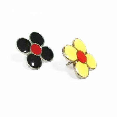 China High Quality Cheap Lucky Flower Pin Europe Factory Enamel Epoxy Button Badge Black Yellow Black Soft Badge for sale