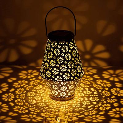 China Daisy Flower Pattern Shadow LED Bottle Jar Metal Iron Lantern Solar Table Lamps Hung Light for Porch Yard Christmas Party for sale