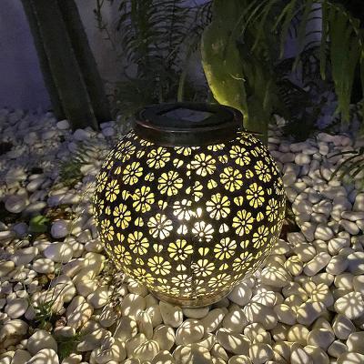 China Garden Solar Daisy Flower Shadow Portable Iron Metal Hanging Waterproof Outdoor Decorative LED Lantern Lights for Garden Patio Bar for sale