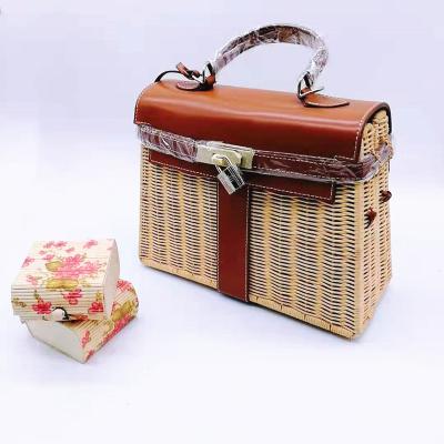 China Viable High Quality Hand Rattan Fashion Lady Handbags Wicker Weaving Shoulder Bag for sale