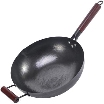 China Sustainable Traditional Chinese Carbon Steel Hand Made Wok Non Stick Pan with Wooden Handle for Electric, Induction and Gas Cookers for sale