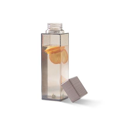 China New 2022 Sustainable Transparent Plastic Cup Custom Square Shaped Wooden Lid Water Juice Fruit Infusion Bottle for sale