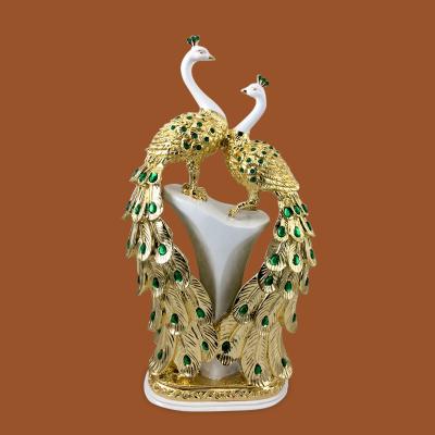 China Europe Hot Sale Resin Figurine Animal Peacock Statue Home Decoration for sale