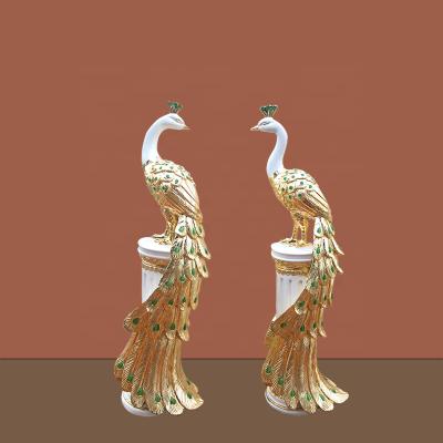 China Europe Resin Statue Sculpture Handwork Products Animal Peacock Ornament For Home Decoration Gifts for sale