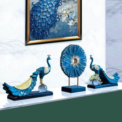 China Nordic Europe figurine decoration living room cabinet resin gifts opens resin peacock statue decoration home decor creative sculpture for sale