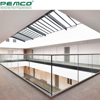 China 2021 PEMCO Design Balcony Railing Modern Aluminum Glass Enclosure Frameless Aluminum Glass Staircase for sale