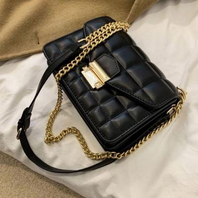 China 2021 High Quality Handbags Fashion One-shoulder Messenger Bag Fashion Diamond Chain Handbags Women Cross - Body Handbags for sale