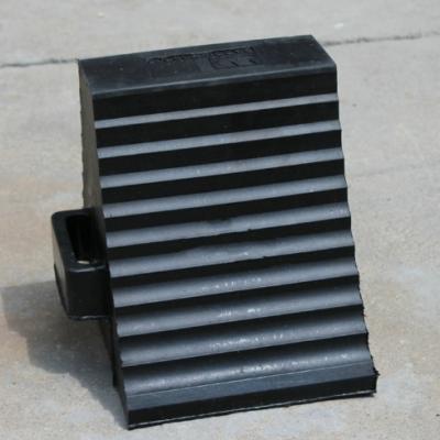 China Car 210*250*220mm Car and Truck Parking Block Wheel Chock Rubber Stopper for sale