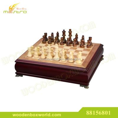 China Beautiful wooden real wooden chess mahogany box with carved wooden chess pieces for sale